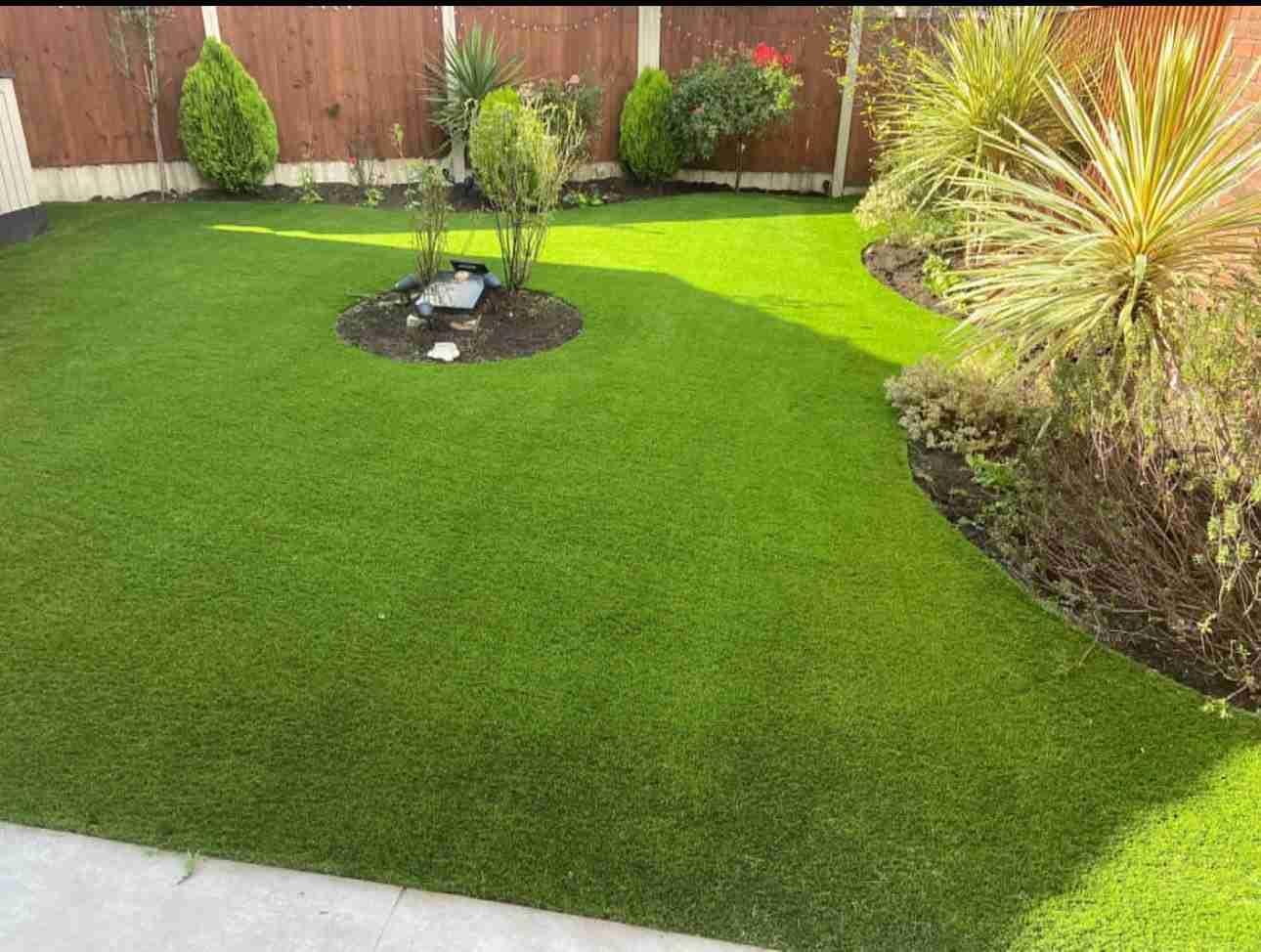 Pet-friendly artificial grass